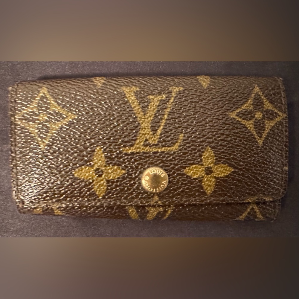 Louis Vuitton Monogram Key Wallet Unisex